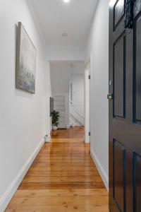 72P Abnb-Style 4BR with Parking, 8 MIN WALK to DarlingHarbour & FishMarket