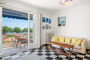 Sunny apartment with balcony