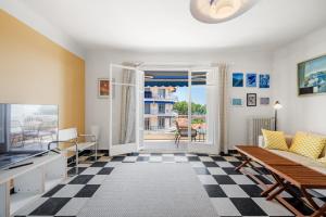 Sunny apartment with balcony