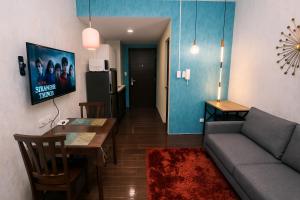 The Plush Pad Makati Ayala Views 300MB WiFi 1940