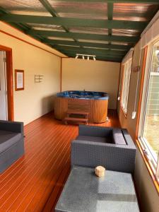 Manyat Peak cottages Kestrel