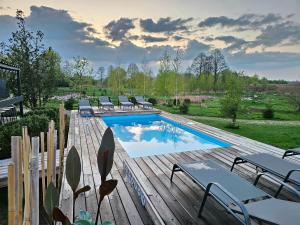 Vaitų Riešutynė - Small shipping container house