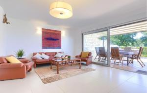 Cozy Home In Umag With Sauna 