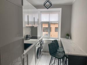 Modern 1BR Flat - Great Location