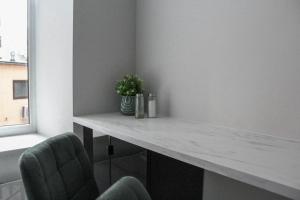 Modern 1BR Flat - Great Location