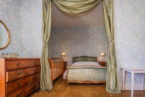 Villas Chateau de la Guerinchie, beautiful 7 bedroom castle in the heart of the Dordogne : photos des chambres