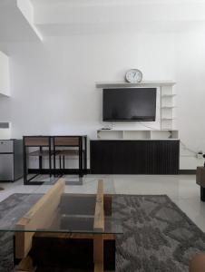 Miyas Crib Staycation A