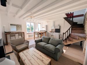 VIEUX PASSAGE, Maison avec cour privée à 150 m du PORT et de la PLAGE - 3hvězdičkové hotely ve městě Plouhinec