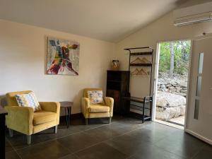 Maisons de vacances Gite avec piscine privee au coeur d'une foret de chenes proche de Vallon Pont d'Arc : photos des chambres