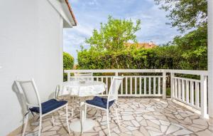 Gorgeous Apartment In Malinska