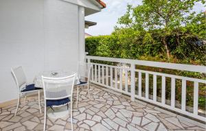 Gorgeous Apartment In Malinska