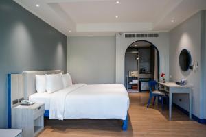 Phuket Island View Resort - SHA Extra Plus