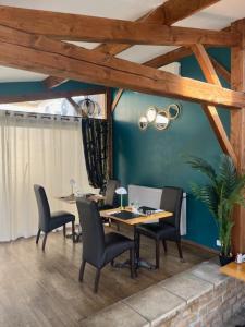 Hotels Logis Hotel Le Cygne : photos des chambres