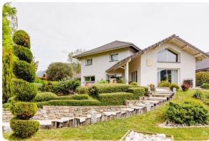 B&B / Chambres d'hotes 3 Chambres au Coeur des vignes Savoie : Chambre Double - Vue sur Montagne