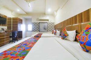 Hotel Town park near by relway stn