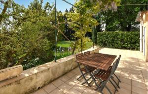Maisons de vacances Gorgeous Home In Orange : photos des chambres