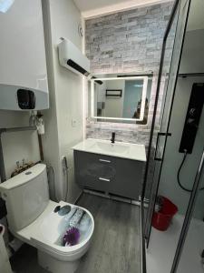 Gruissan Plage Studio RDC avec Piscine Wifi Parking Clim