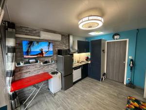 Gruissan Plage Studio RDC avec Piscine Wifi Parking Clim