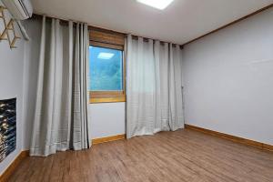 White Mountain Lodge in the Forest