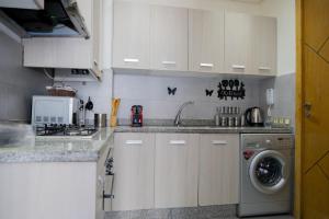 R106- Amazing & Colourful Apartment near High Speed Train Station