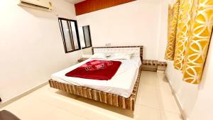 Hotel Premium D and D ! Ujjain,Near Mahakaleshwar jyotilinga Temple And Railway station, Fully Air conditioned Rooms & Spacious Room - Prime Location wifi- Lift and Restaurant Facilities, BEST HOTEL IN UJJAIN