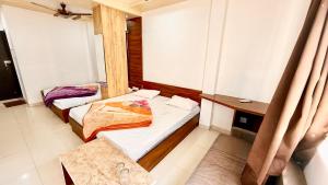 Hotel Premium D and D ! Ujjain,Near Mahakaleshwar jyotilinga Temple And Railway station, Fully Air conditioned Rooms & Spacious Room - Prime Location wifi- Lift and Restaurant Facilities, BEST HOTEL IN UJJAIN