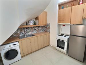 Old Town Apartment near the Beach