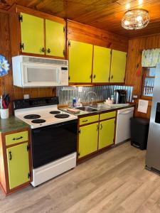 Cozy Beach Haven with Fenced Yard Pets OK Walk to beach