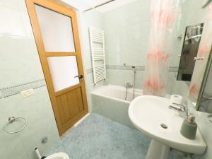 Spacious 2 Bedroom Apartment City Center by LunaSol