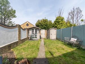 Comfortable 3 bed near Southend Pass the Keys