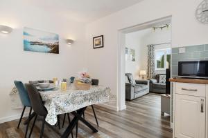 Fern Cottage - Dog Friendly Cottage with Hot Tub