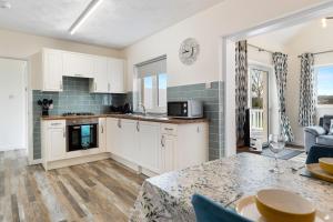 Bramble Cottage - Dog Friendly Cottage with Hot Tub