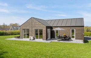 Cozy Home In Frørup With Jacuzzi