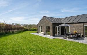 Cozy Home In Frørup With Jacuzzi