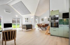 Cozy Home In Frørup With Jacuzzi