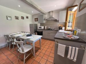 Gîte chez Marie-Sarah petite maison calme parking