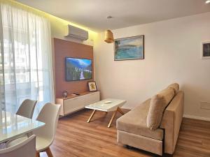 Bohemian Apt, Beachfront & Family Friendly - by BETA Premium