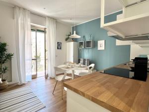 Blue Apartment - Airport 8 min - AC - Smart TV