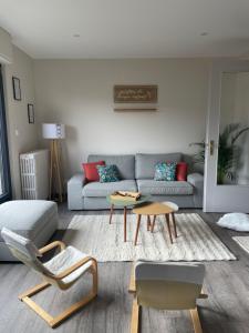 Maison LImpasse, spa extérieur, cheminée et piscine chauffée lété