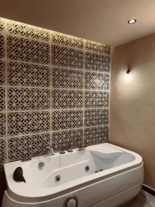 Big and Charming Apartment Heart Medina 3 BR with Terrace and View