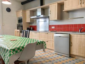 Hypercentre Cholet, grande capacité 2 à 12 personnes max, 4 chambres