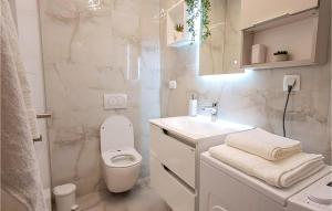2 Bedroom Lovely Apartment In Stanici