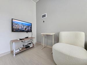 06 The house of Gangnam 1 minute from Shin Nonhyeon Station