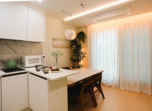 Chic Stay Hapjeong #신축#YG엔터 1분#엘리베이터 #8인#홍대#한강#공항철도