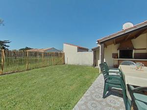 Maisons de vacances Maison plain pied tout confort, proche plage, 6 couchages, terrasse, 2 chambres, parking, Wi-Fi optionnel - FR-1-224A-383 : photos des chambres