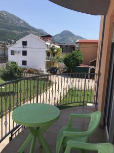 Cozy apartment in Sutomore