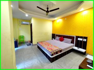 Hotel Sashi INN Near Sea Beach and Jagannath Temple - Fully Air Conditioned Hotel - Prime Location Spacious Room - A Premium Hotel In Puri
