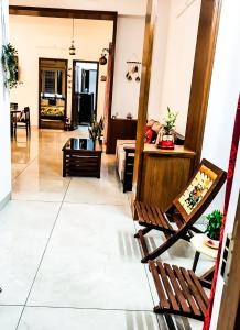 VERY Posh FF 2BHK - Heart of Py -2KM to Main Beach