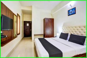 Hotel Triple Tree Near Bhubaneswar Railway Station - Lift and Restaurant Facilities - Fully Air Conditioning Rooms - Top Rated Hotel In Bhubaneswar