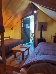 Tentes de luxe Tente Trappeur Ada, Au jardin de la Vouivre : photos des chambres